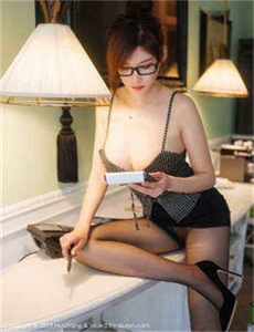 《女士开襟乳液狂飙-无限视频免费看片》